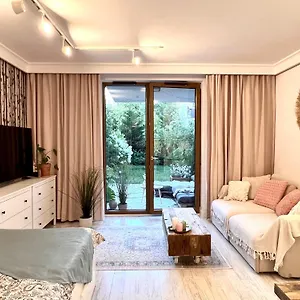 https://botanical-escape.warsawhotelspoland.com